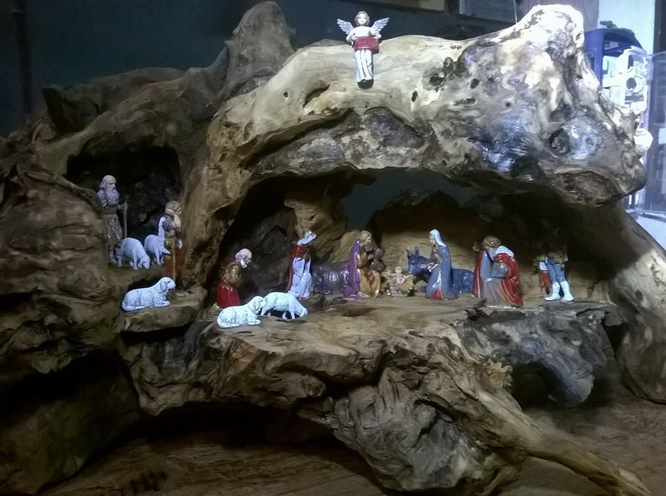 L’arte del presepe ‘naturale’ incastonato nel legno