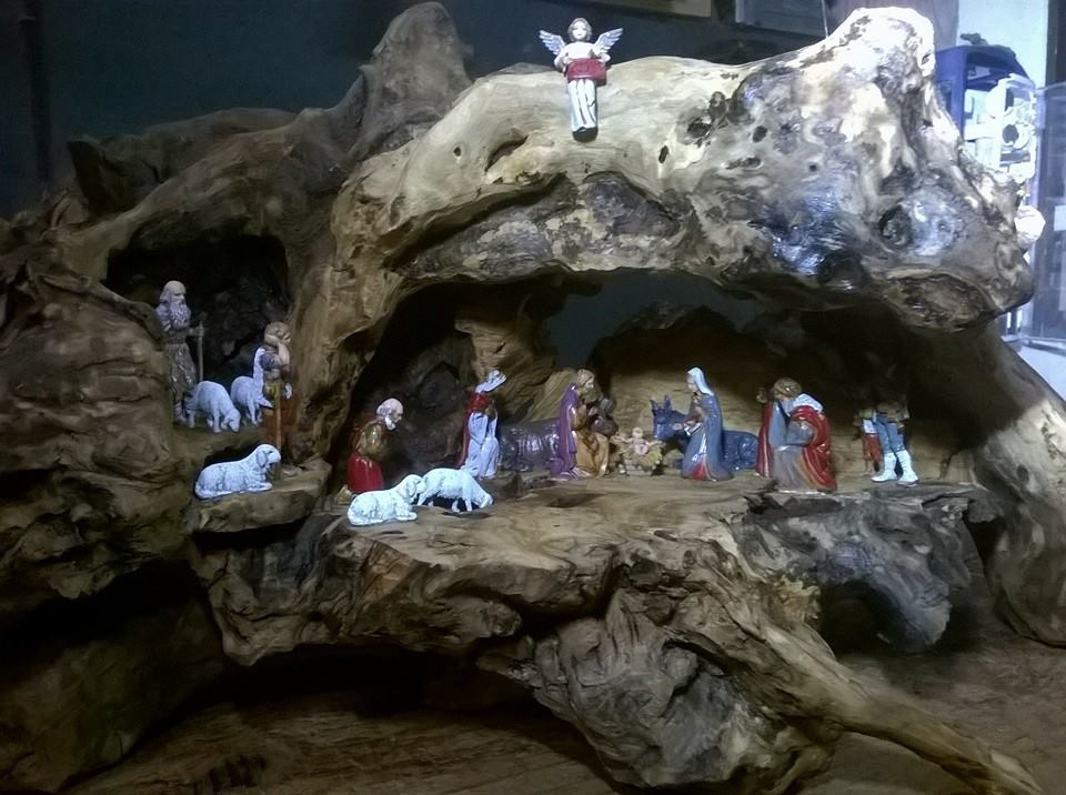 L’arte del presepe ‘naturale’ incastonato nel legno