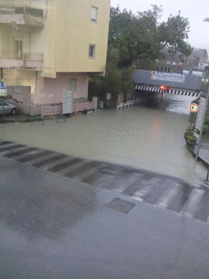 Maltempo nei comuni tirrenici. Allagamenti e black out