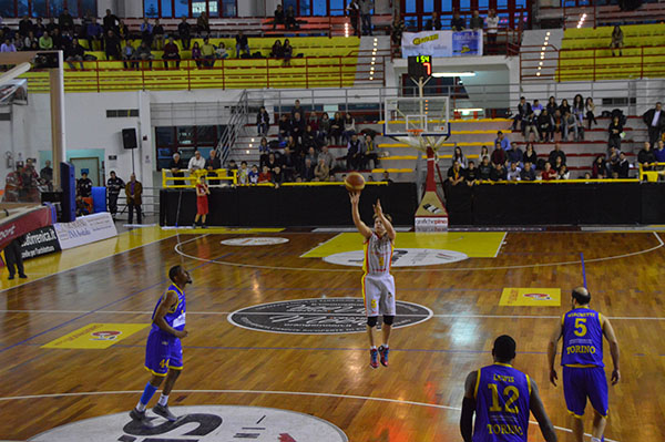 Basket. Torino beffa Barcellona dopo 55′ di cuore e orgoglio