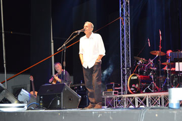 Arena di Portorosa. Il Concerto di VECCHIONI ha regalato un viaggio tra musica, poesia ed emozioni