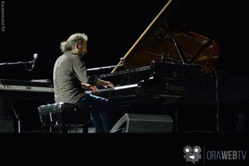Arena di Portorosa. FotoRacconto del concerto di Stefano Bollani in ‘Piano Solo’