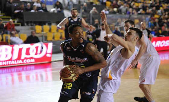 Basket. Ufficiale la cessione di Lenzelle Smith jr al Recanati