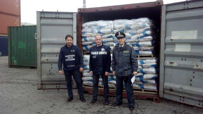 Max sequestro di fertilizzante contrafatto per il mercato siciliano