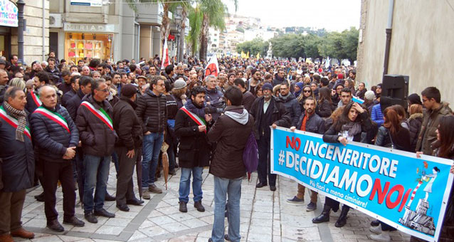 Protesta a Palermo per dire ‘No’ all’inceneritore ESI di Giammoro