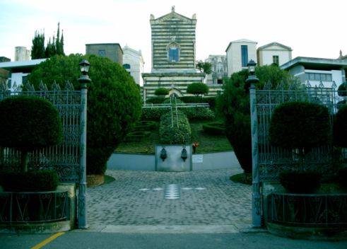 Cimitero. Servizio lampade votive, l’Amministrazione: “Avviate procedure per la gara pubblica”