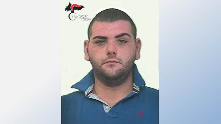 Barcellona. Arrestato 20enne per spaccio di droga nel quartiere “Petraro”. Ingenti quantitativi di droga rinvenuta a casa del giovane