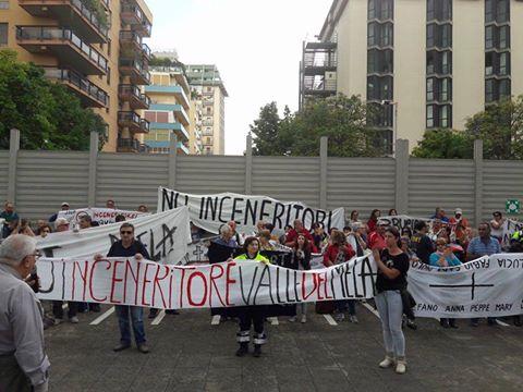 Valle Mela. Forte protesta a Palermo contro l’inceneritore Esi. “Vinto primo round, ma continuaremo a lottare”