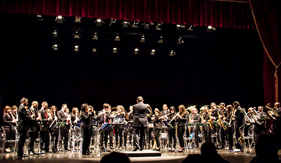 Barcellona PG. Teatro Mandanici, applausi per il Gran Concerto di Natale: dal valzer al bolero ai musical