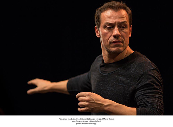 Stefano Accorsi stupisce il pubblico del Teatro del Mela con l’“Orlando Furioso”