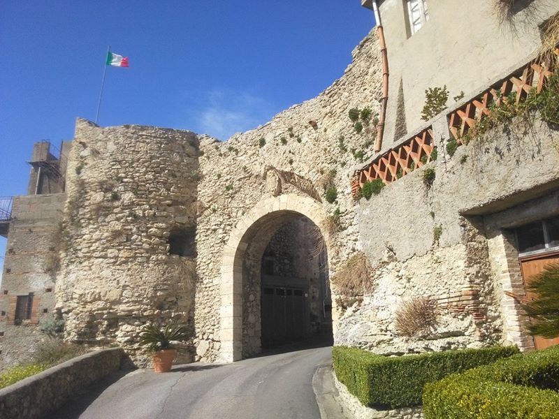 Proposta Turistica 3.0, alla scoperta del Borgo di Rometta e delle Grotte Saracene