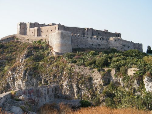 Milazzo. Avviata manutenzione alla cittadella fortificata