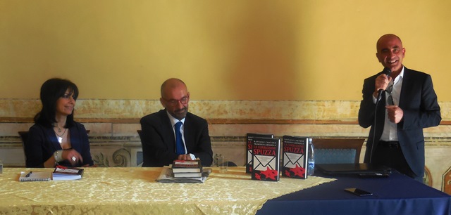 Milazzo. Palazzo D’Amico, successo per presentazione libro “La corruzione spuzza” di Francesco Caringella