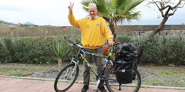 Il ciclista giramondo Janus River fa tappa a Milazzo