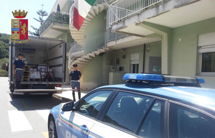 Barcellona. Sequestrate 2 tonnellate di alimenti, denunciati conducente e titolare