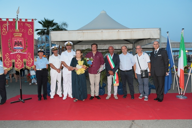 Milazzo. Inaugurato monumento realizzato dall’orafo Piccione nell’aiuola di via dei Mille