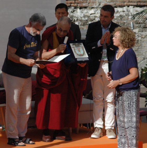 Taormina. Il Dalai Lama e i temi universali dell’uomo e della pace tra i popoli al centro dell’incontro