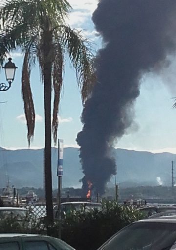 Milazzo. Incendio a due pompe della RAM, paura alla vista colonna di fumo: allarme rientrato ma il danno ambientale?