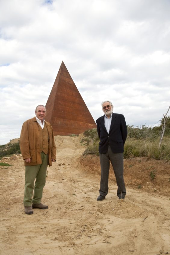 Lutto nel mondo dell’arte, morto il grande scultore Mauro Staccioli autore della Piramide 38° Parallelo e Trinacria di Fiumara d’Arte
