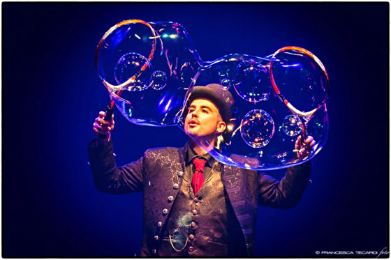 Teatro Mandanici. Da Palermo a Las Vegas con le bolle di sapone, Marco Zoppi e il suo family show “Bubbles”