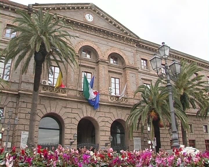 Milazzo. Avviso pubblico per la formazione di un elenco aperto di avvocati