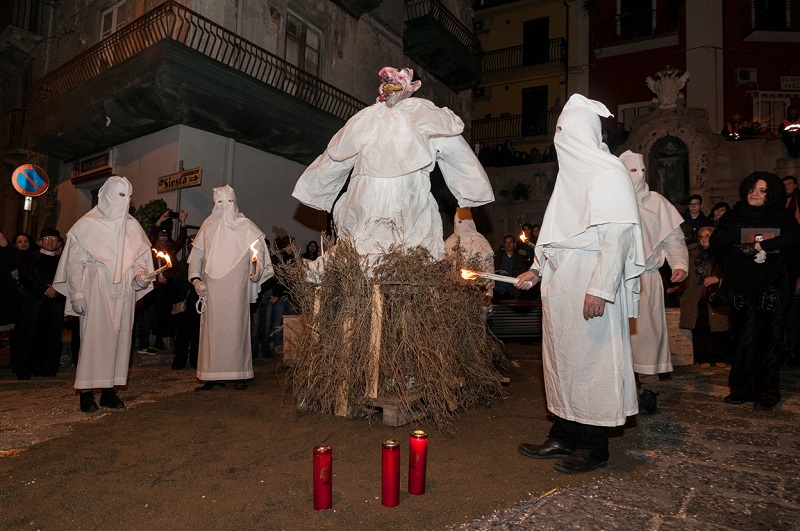 Santa Lucia del Mela. Al via il Carnevale siciliano in Moto Ape e la rievocazione storica “’U Catalettu”