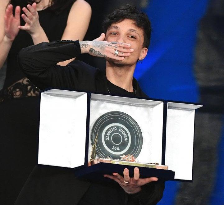 Sanremo 2018, un successo i “duetti”, Ultimo trionfa fra le nuove proposte. [I VOTI ALLE CANZONI DEI GIOVANI dal nostro Alfredo Anselmo]