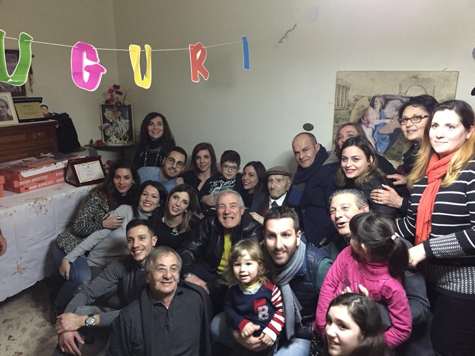 Barcellona PG. Domenico Celi festeggia 105 anni tra amore e gioia, con targa-ricordo dal Comune