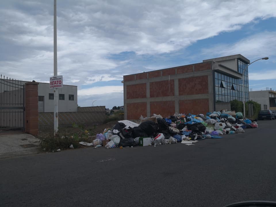 Barcellona PG. Caos raccolta differenziata, flop Isole ecologiche. Legambiente Longano: “Fallimento totale, si faccia mea-culpa cambiare servizio in corso d’opera”