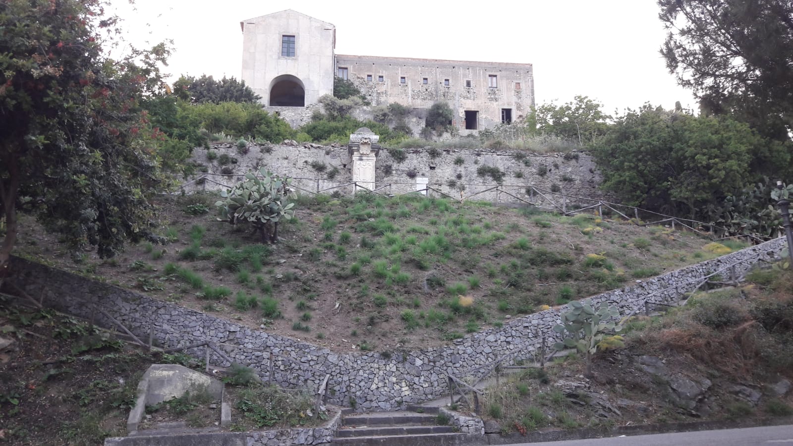 Milazzo. Intervento di pulizia e valorizzazione del monumento in ricordo di Zumjungen