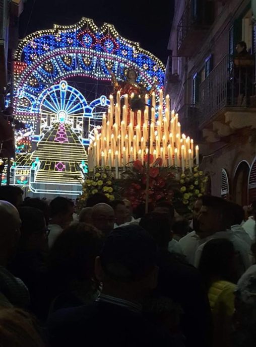 Novara di Sicilia. La Madonna Assunta per le vie del borgo sconfigge anche la pioggia in un tripudio di emozioni