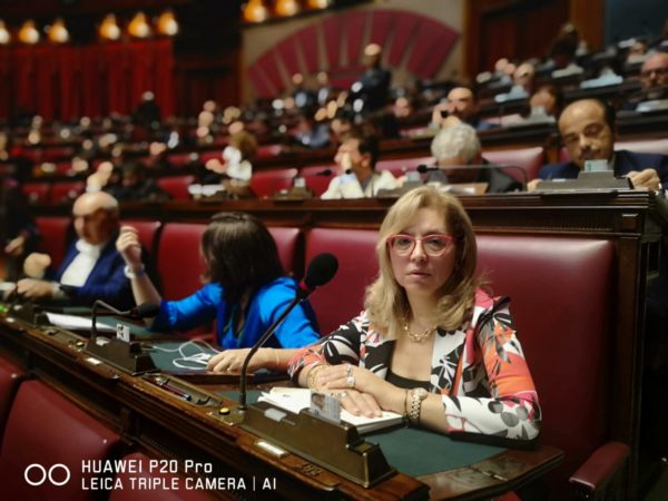Decreto Dignità, On. Ella Bucalo propone due emendamenti in difesa degli insegnati