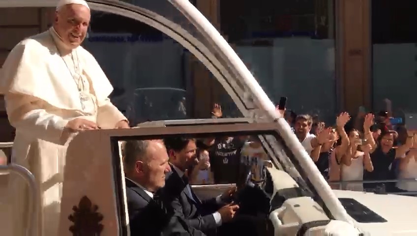 Visita Papa Francesco a Palermo, la carica dei 500 ragazzi. [Breve Video dal nostro reporter]