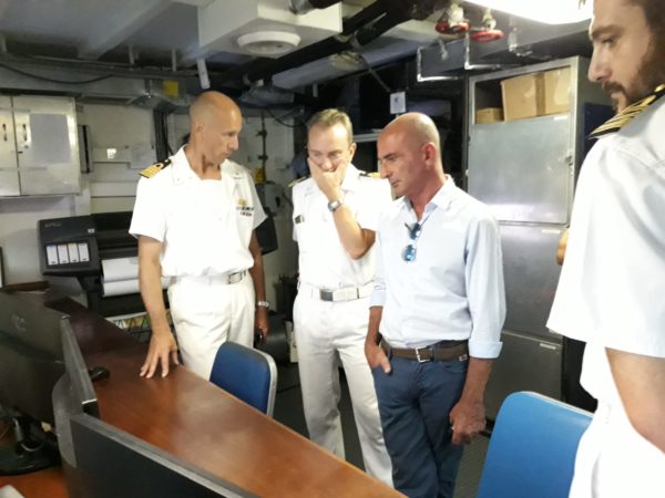 Milazzo. Visita del sindaco Formica alla nave idrografica Magnaghi