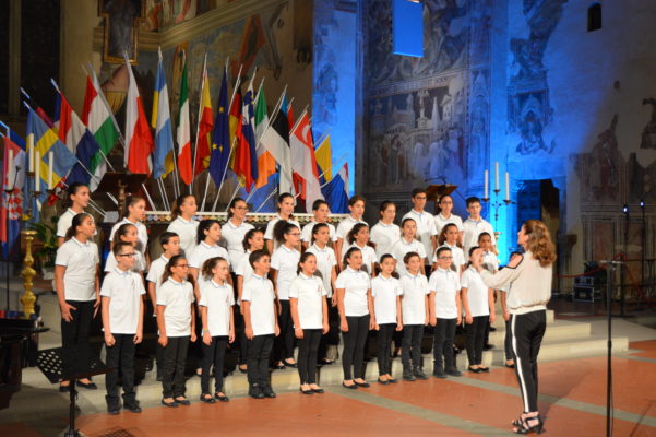 Barcellona PG. “I Piccoli cantori” al Teatro Mandanici per il successo al 66° Concorso Polifonico Internazionale “Guido d’Arezzo”