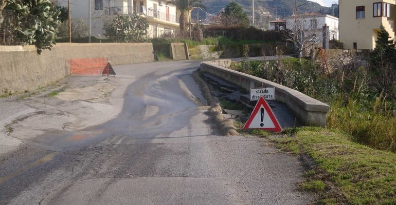 Castroreale. Lavori urgenti sulla S.P. 87 nel tratto franato