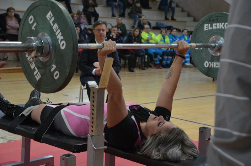 Barcellona PG. Roberta Macrì vince la medaglia d’oro ai Campionati Italiani Para Powerlifting: “Esempio di rinascita”