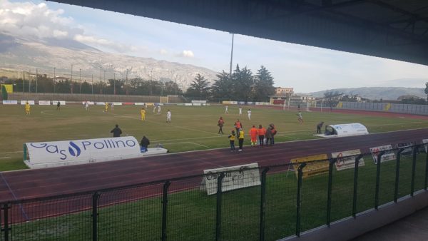 Calcio. Igea Virtus poco cinica, sconfitta di misura a Castrovillari. Giallorossi pericolosi in due-tre palle gol, subiscono al 32′ st la rete di Puntoriere