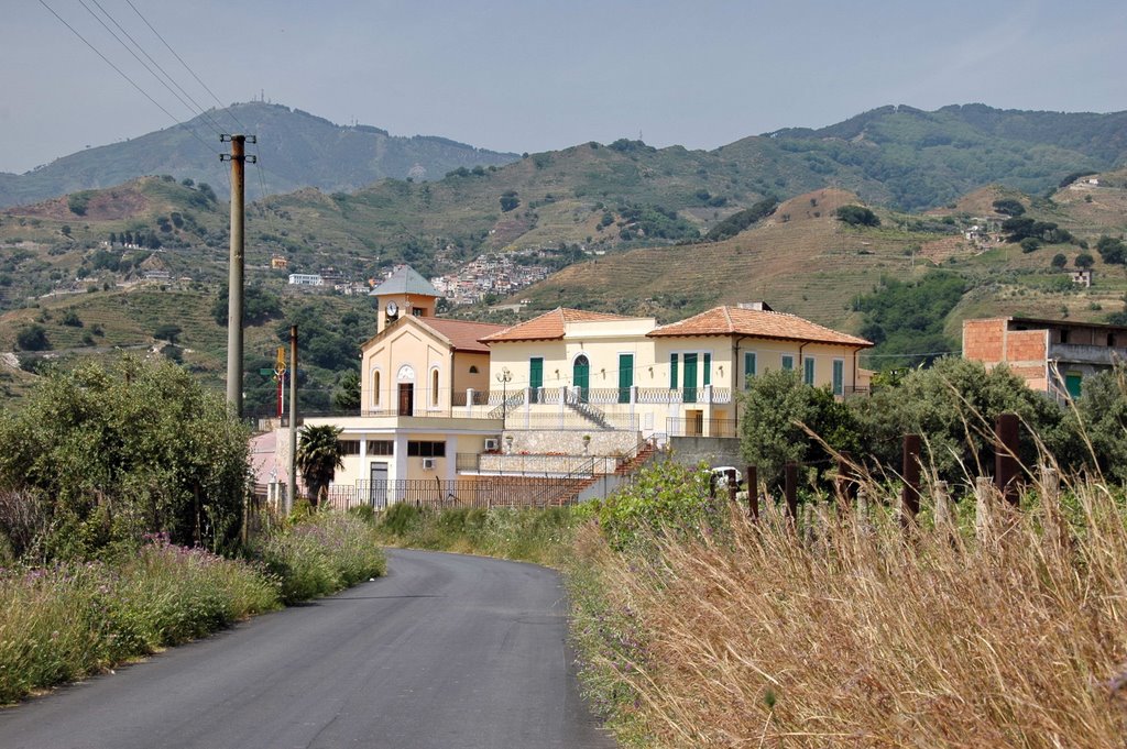 Messina. Iniziata la demolizione delle opere abusive sul torrente Bordonaro