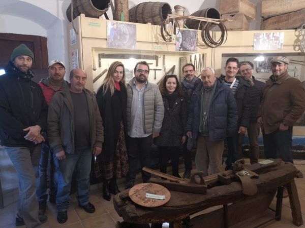 San Pier Niceto. Prima scuola dei Mastri Bottai, conclusa prima fase con 25 iscritti. E ora si pensa alle ricamatrici