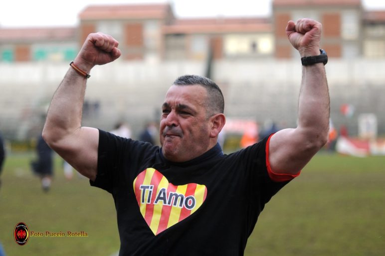 Barcellona PG. Ciao Antonio ‘Fiorello’, magazziniere e ‘uomo-simbolo’ igeano: “Mancherà presenza, sorriso e la tua speciale esultanza”