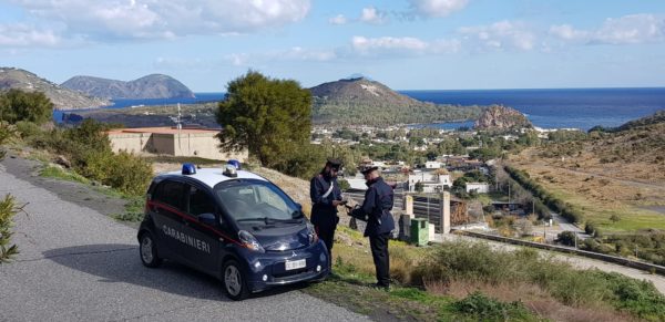 Vulcano. Carabinieri denunciano sei persone per abusivismo edilizio