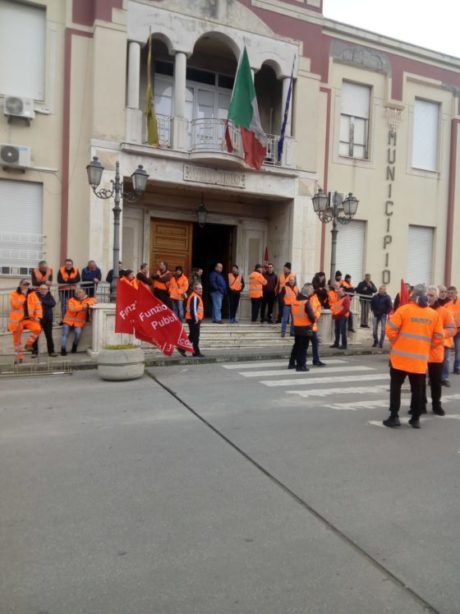 Barcellona PG. Sciopero lavoratori Dusty. Corteo con la Cgil Funzione Pubblica Messina