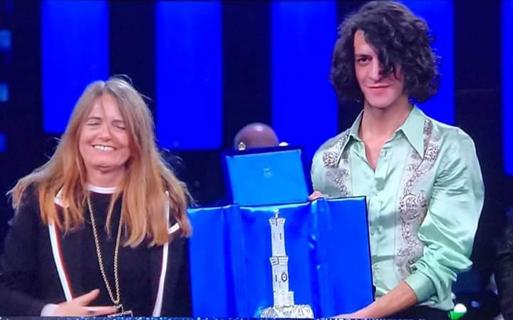 Sanremo 2019. Motta e Nada vincono il “Premio Duetto”. Ligabue infiamma l’Ariston 