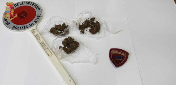 Servizi antidroga. Polizia di Stato arresta un diciannovenne messinese