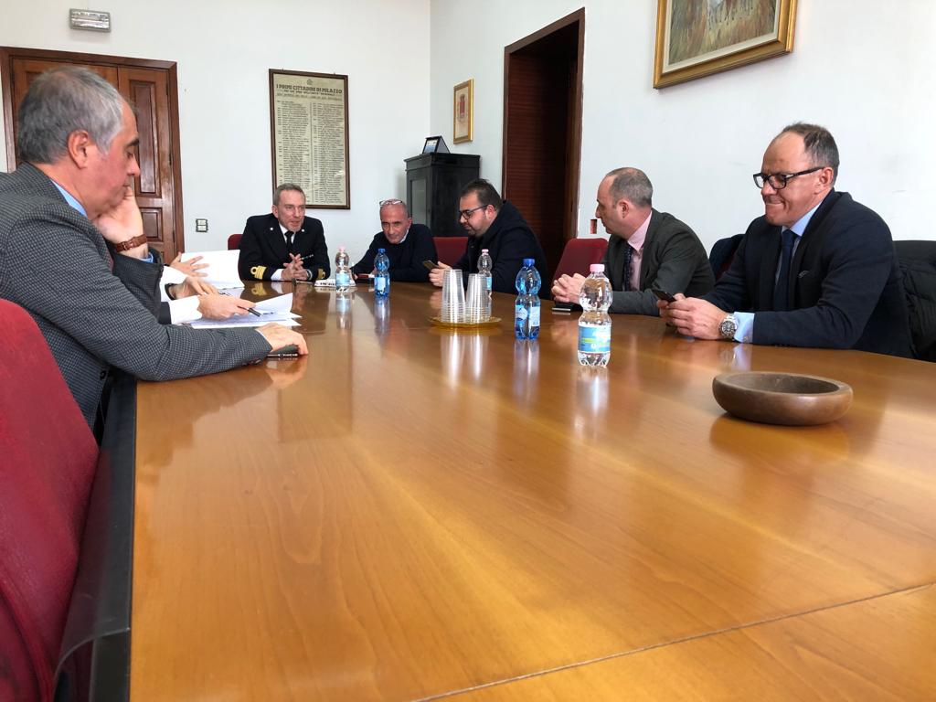 Milazzo. Petroliere, incontro sulla gestione della rada: Capitaneria fa chiarezza, assenti i sindaci