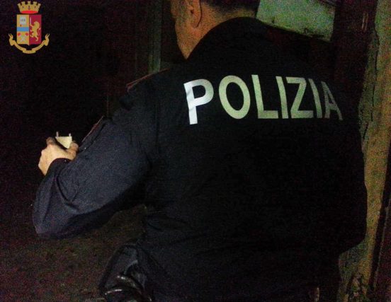 Continua controllo del territorio. Polizia di Stato rinviene deposito di motocicli rubati