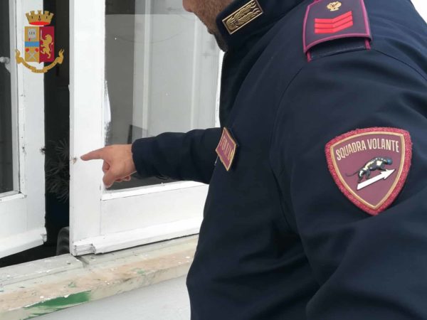 Polizia di Stato arresta giovane pregiudicato per tentato furto in abitazione e ricettazione. Assicurato alla giustizia anche 42enne