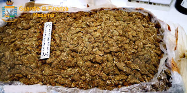 Arrestato a Messina dalla Guardia di Finanza altro corriere della droga e sequestrati altri 30 chili di Marijuana