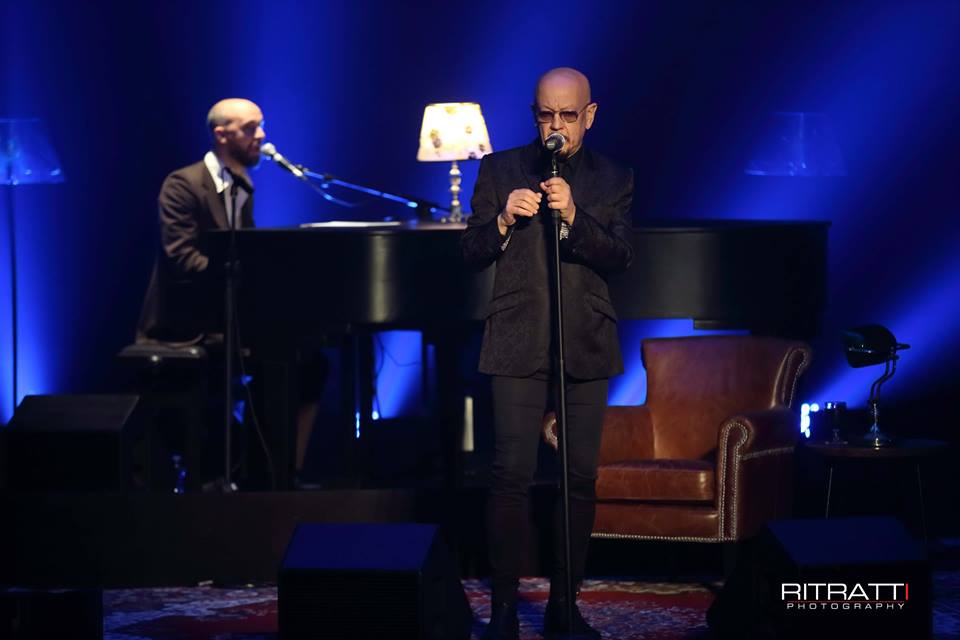 Teatro Mandanici, platea entusiasta per Enrico Ruggeri